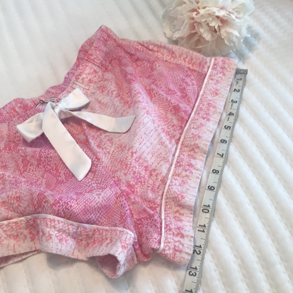 Victoria’s Secret Pink & White Lounge Pajama Shorts Size Small - Picture 8 of 10
